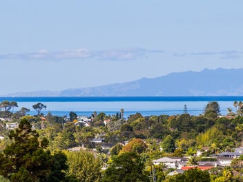 Sun, Sea View & Space to Grow