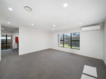 Space for Everyone - Modern 5-Bed Beauty!