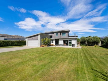 Lakefield Estate Living