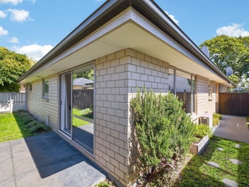 Modern, freehold and perfectly positioned