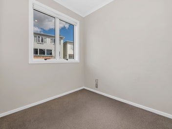 Modern Living: Gem in Ormiston College Zone