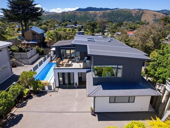 Exquisite coastal Raumati retreat