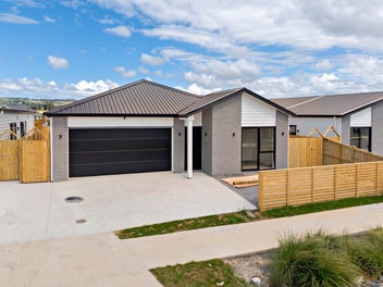 Brand New Family Haven with 2 Legal Kitchens