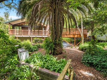 Post Quake Treehouse Paradise