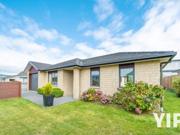 Single, Sunny & Low Maintenance? YIP!