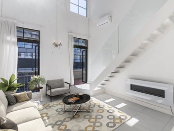 Architectural Parnell loft – Double height...