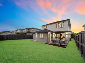 5 Bedrooms + 1 Office/Study: Modern Style & Pr...