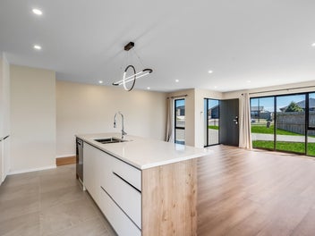 Cul-de-Sac Sanctuary: Walk to Town & College.