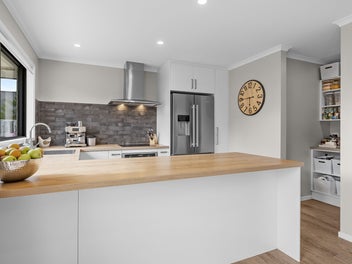 Smart, Stylish & Near-New!