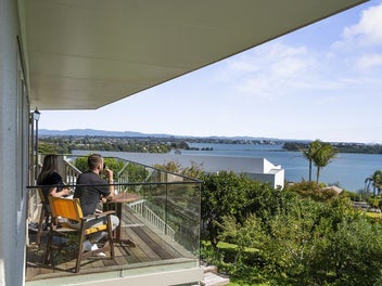 Harbour Views and Sellers on the Move