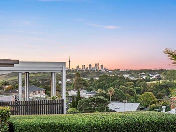 Solidly Built Retreat With Views