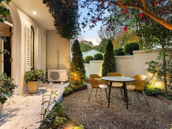 A TIGHTLY HELD COMMUNITY OF PRESTIGIOUS HOMES