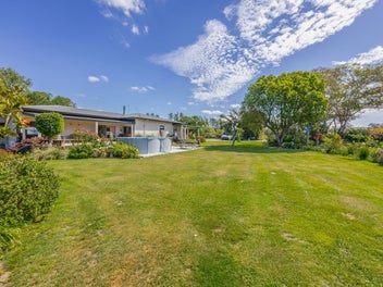 Sensational lifestyle - sun, space and guest suite