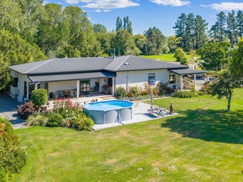 Sensational lifestyle - sun, space and guest suite