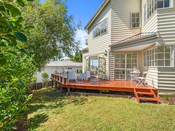 Elevated Ellerslie – 3 Bed, 2.5 Bath, Dble Garage