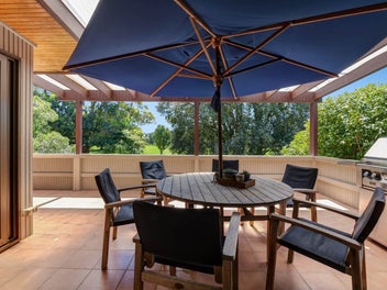 ICONIC FAMILY HOME & INCOME ON THE PARK