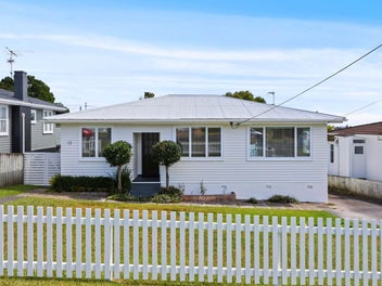 Sweet, Sunny & So Close to School