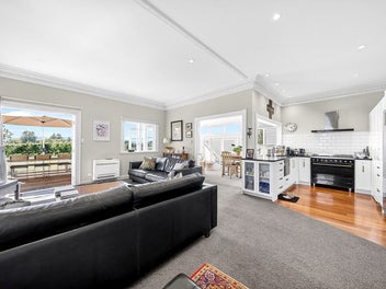 Character Villa in the Heart of Martinborough