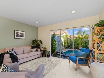The best value 4 bed home with a pool in Akl City?