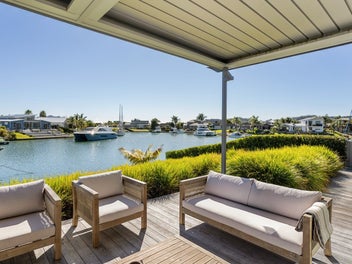 North facing waterfront lifestyle