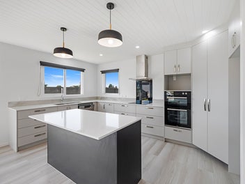 Modern Comfort Near the River