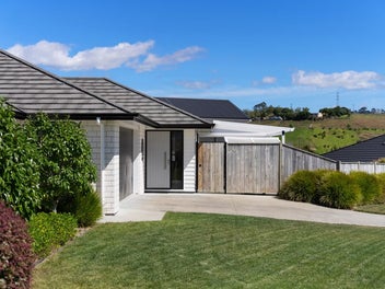 Elite, Immaculate Family Living!!!