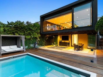 Resort living on Rose