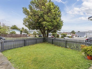 CARE FREE, SUNNY LIVING!