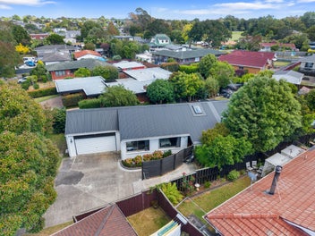 ENTERTAINER HOME - GREAT VALUE!