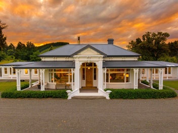 Historic Bankhouse Homestead