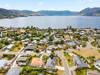 Room to live, space to play in Hawea