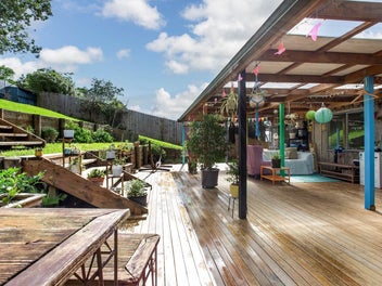 4 Bed + 1 Bed Studio with Uninterrupted Views!