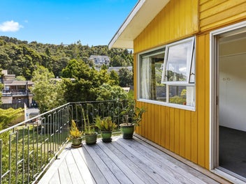 Retro in the heart of Paihia with 2 titles!