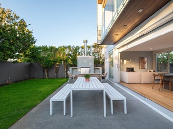 Contemporary coastal living