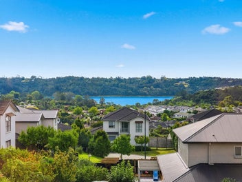 Spacious Fletcher-Built Living in Prime Greenhithe