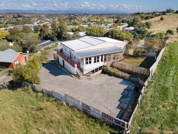 STUNNING RURAL & RANGE VIEWS + CUL-DE-SAC LOCATION