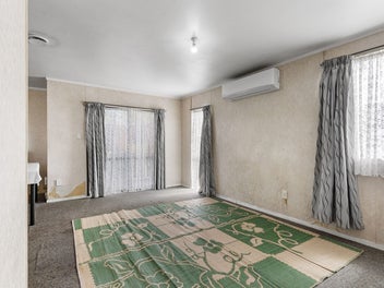 Unlock Potential Freehold Renovation Project!