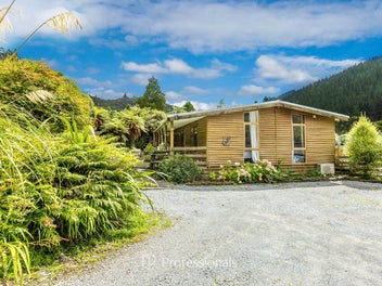 Swimming Holes, Valley Views & Star-Filled Skies