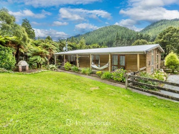 Swimming Holes, Valley Views & Star-Filled Skies