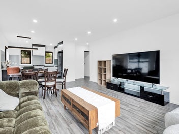 One minute to Macleans!