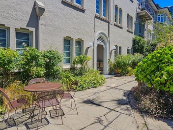 Estate Sale: Spacious Art Deco Lock-n-Leave