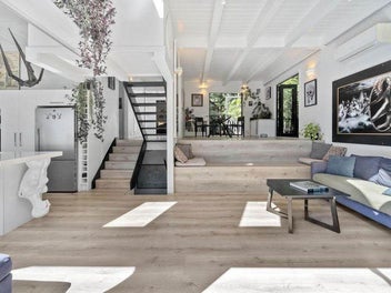 Quintessential Titirangi On Kohu