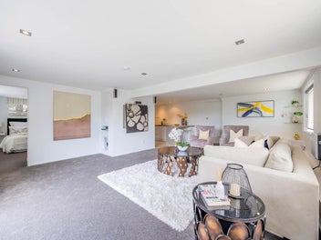 Classy Living with Lagoon Vibes