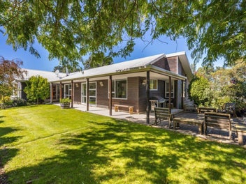 Immaculate Lifestyle Opportunity!