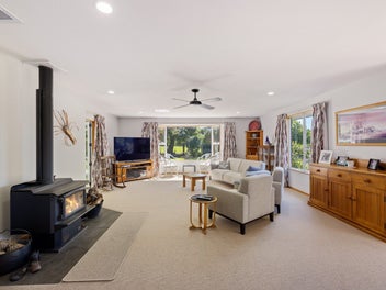 Immaculate Lifestyle Opportunity!