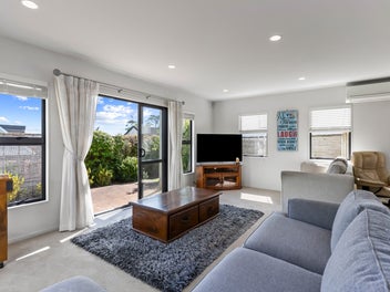 Sun-Filled Living in Top School Zone + 4 Car Parks