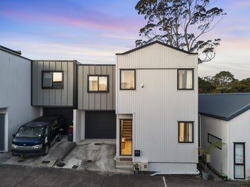Modern Living with Privacy and Bush Backdrop