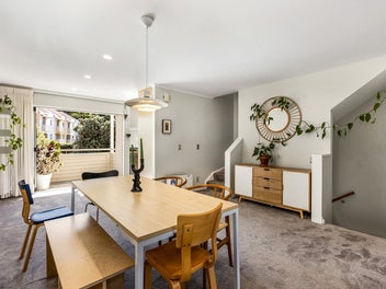 Outstanding Townhouse in Greta Point!