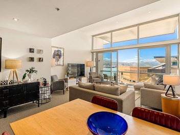 Penthouse Living with Harbour Views BEO $1,375,000