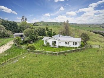 Te Manuiri homestead and cottage on 20.4 hectares